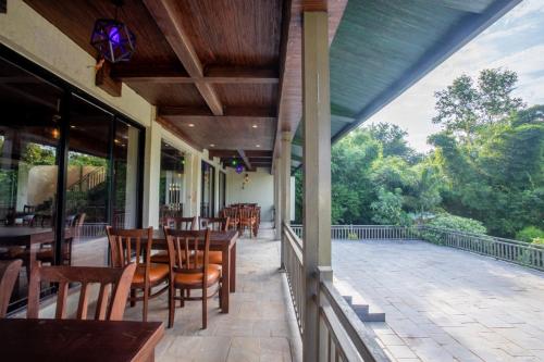 ห้องอาหาร, Soaltee Westend Resort Chitwan in ปาติฮานี