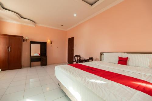 RedDoorz near Silangit International Airport