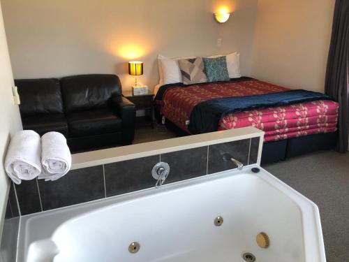 Deluxe Studio with Spa Bath