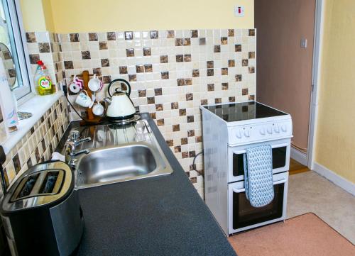 Garden Holiday Cottage by Trident Holiday Homes in Clogheen