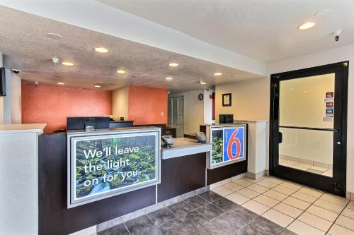 Lobby, Motel 6-Watsonville, CA - Monterey Area in Watsonville (CA)