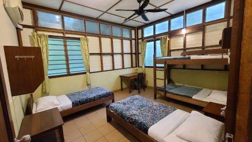Sepilok B&B Room Type - Economy Quadruple Room