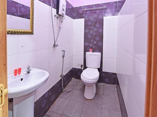 Bathroom, OYO 90561 Awan Biru Motel near Rice Museum