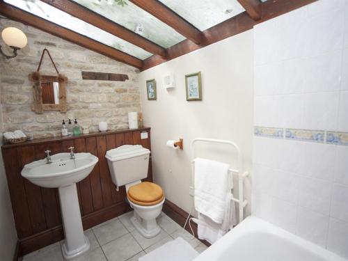 Beeches Farmhouse Rooms & Cottages - image 8