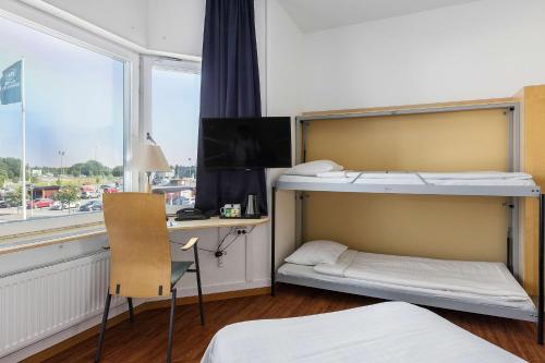 2 twin beds