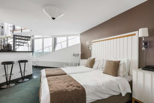 Suite with King Bed - Top Floor/Non-Smoking