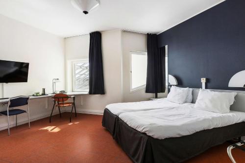 Standard Double Room with Double Bed - Non-Smoking