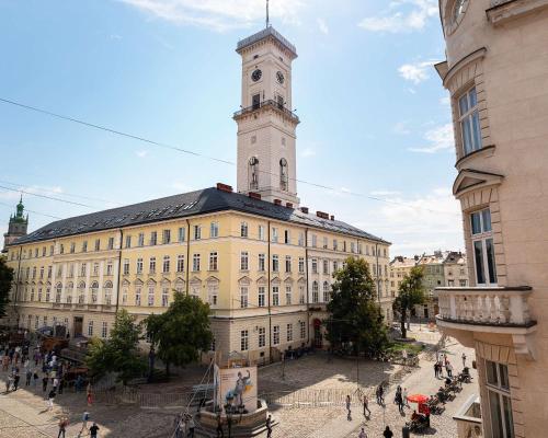Executive Apartment with King Bed and City View