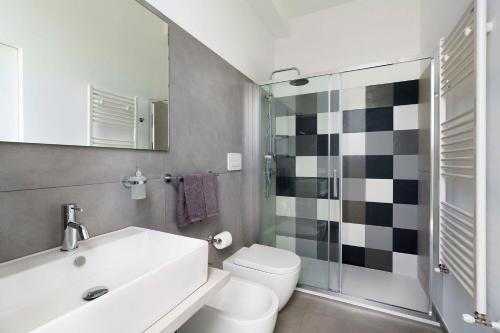 Surrounding land of which 400 square meters equipped garden and garage