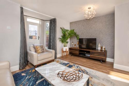 8 Blue Bridge- Elegant and Luxurious 1 Bedroom Apt- Free Parking - image 9