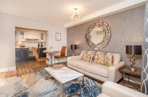 8 Blue Bridge- Elegant and Luxurious 1 Bedroom Apt- Free Parking - image 12