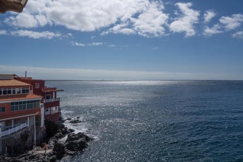 Breath-taking views on the first line of the ocean