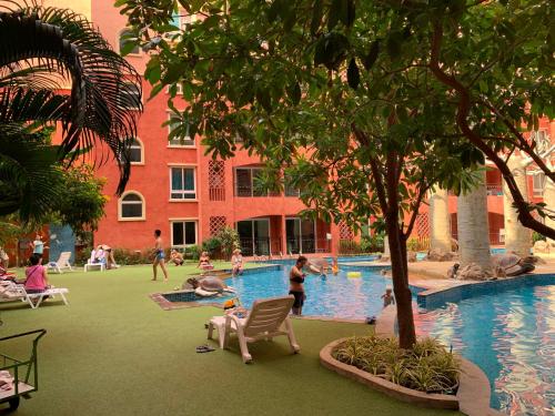 Swimming pool, Seven Seas Condo Resort near Herb Garden Pattaya