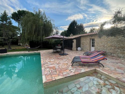 FUVOLEA, Maison de vacances à 15 min du centre d'Aix-en-Provence, piscine chauffée en saison - jardin - parking privé gratuit