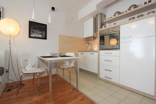 Studio Apartment image 10