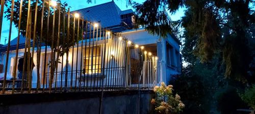 Exterior view, Le Bois Flotte - Maison au cœur de la Loire entre ville et nature in Rue Loucheur