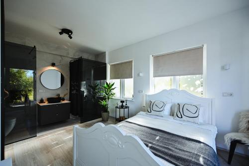 ÁLka - Cozy Room by the Sea With Private Hot Tub 3