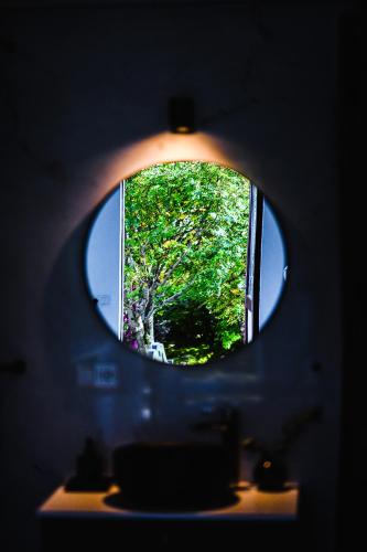 Bejárat, ÁLka - Cozy Room by the Sea With Private Hot Tub (ALka - Cozy Room by the Sea With Private Hot Tub) in Njardvik