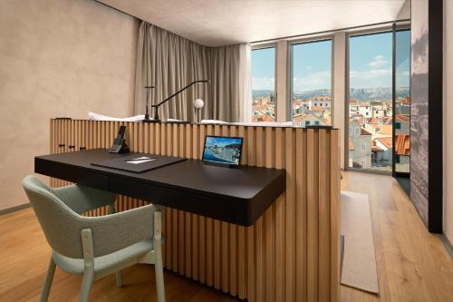 Superior Twin Room with City View