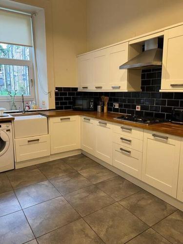 Victorian 3 BR main door flat, King size beds , large rooms, Glasgow (Foto 7)