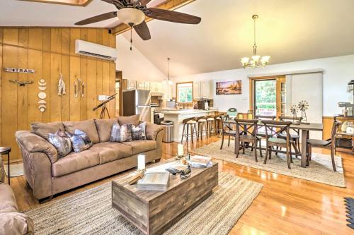 Albrightsville Cottage, Walk to Wolf Run Lake! in Albrightsville, USA
