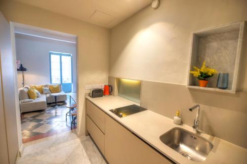 Charming & traditional flat in city center ESCH1-2, Валетта (фото 6)