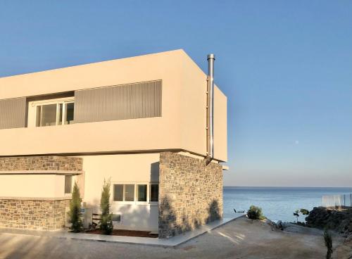 Kuro Beach House