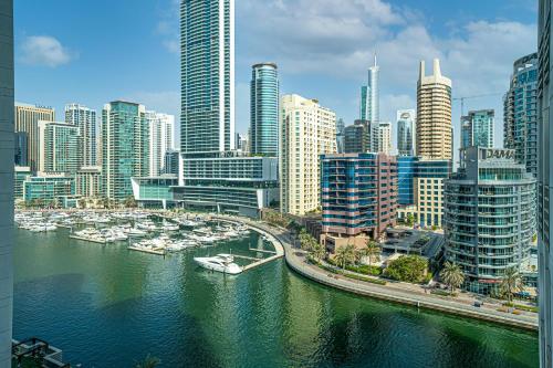 Dubai Marina Royal Premium Serviced Apartments Marina Wharf - KIDS STAY FREE plus free check in 24 hours, Dubai