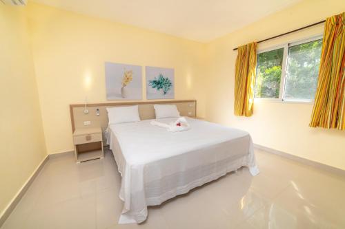 Caribbean Condo, Walking Steps to the Beach