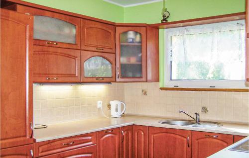 virtuve, Stunning Home In Golubie With Wifi in Sikorzina