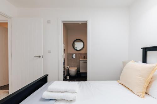 Redland Stay In Bespoke Home 2 of 2 2