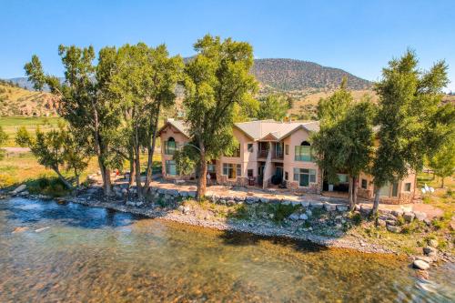 Grande Getaway in South Fork, USA