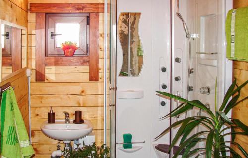 ห้องน้ำ, Beautiful home in Mscice with 3 Bedrooms and WiFi in มิเอลโน