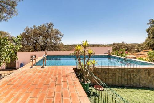 Casa Rural Navalonguilla con piscina in Santa Olalla del Cala