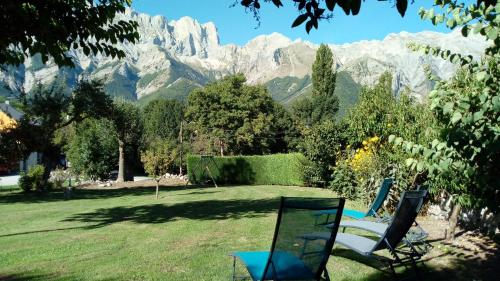Reflets de montagnes in Le Glaizil