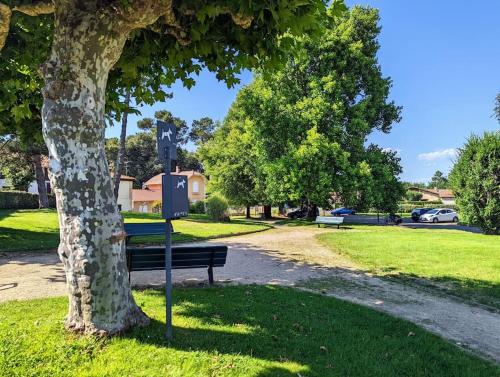 Séjour paisible en famille proche de la nature - logement avec terrasse et aire de jeu