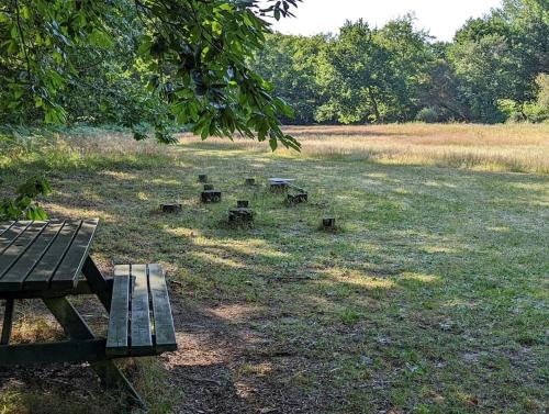 Séjour paisible en famille proche de la nature - logement avec terrasse et aire de jeu