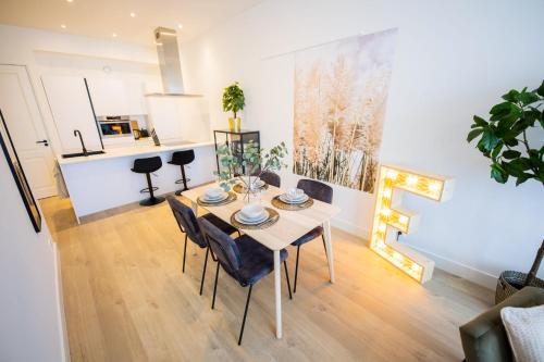  Earnestly 1 Bedroom Serviced Apartment 54m2 -NB306E- in Rotterdam