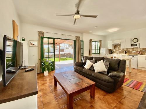 TERRACITAS 3 HIRU , Coqueto bungalow con AC , terraza y piscina comunitaria 4