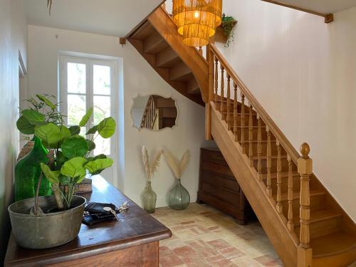 Farmhouse Sleeps 11 with Shared Pool in Eymet