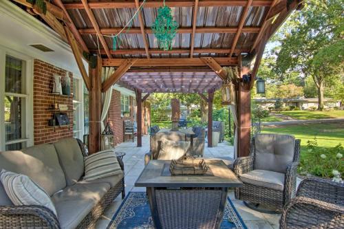 Charming Florence Getaway with Fireplace and Grill! photo 1