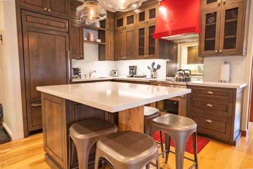 3 bedrooms, 5 beds