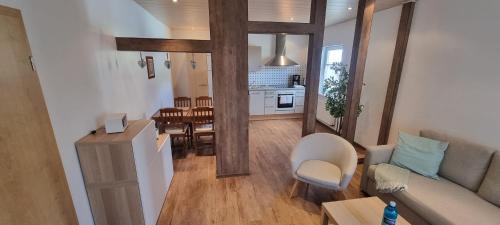 Ferienhaus Schuldienersch in บีเดนคอพฟ์