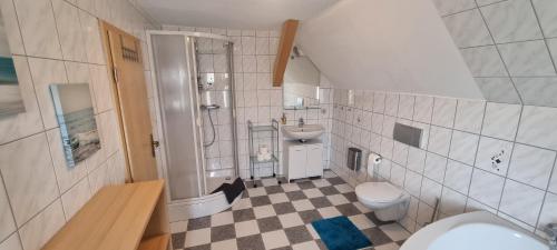 Ванна кімната, Ferienhaus Schuldienersch in Біденкопф
