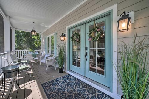 Bright and Airy Cottage with Deck and View Walk to Lake - image 9