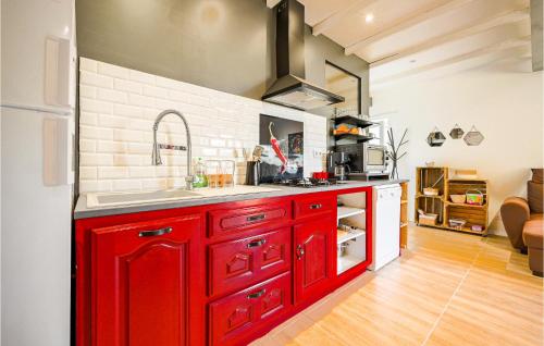 virtuve, Gorgeous Home In Aren in Geus-d'Oloron