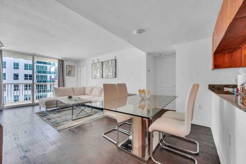 Elegant 2 BDR 2 BATH• Brickell • Ocean View in Miami, USA