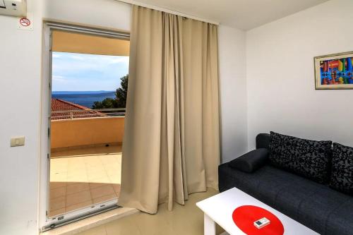 Two-Bedroom Apartment with Terrace and Sea View room in Family-friendly apartments with swimming pool Brela Makarska - 19998