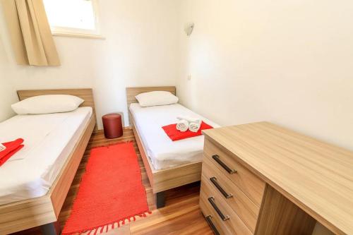 Two-Bedroom Apartment with Terrace and Sea View image 8