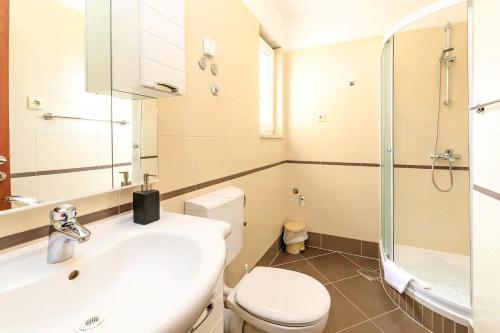 Two-Bedroom Apartment with Terrace and Sea View image 8